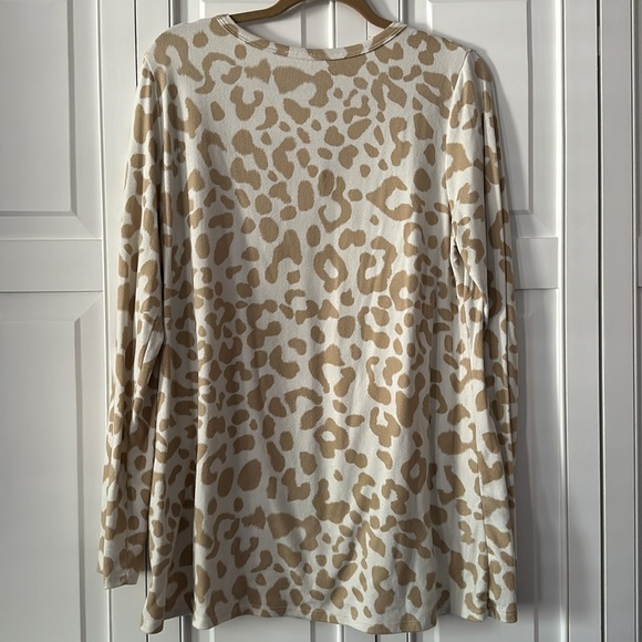 Women’s leopard Bibi top size large - Picture 4 of 4